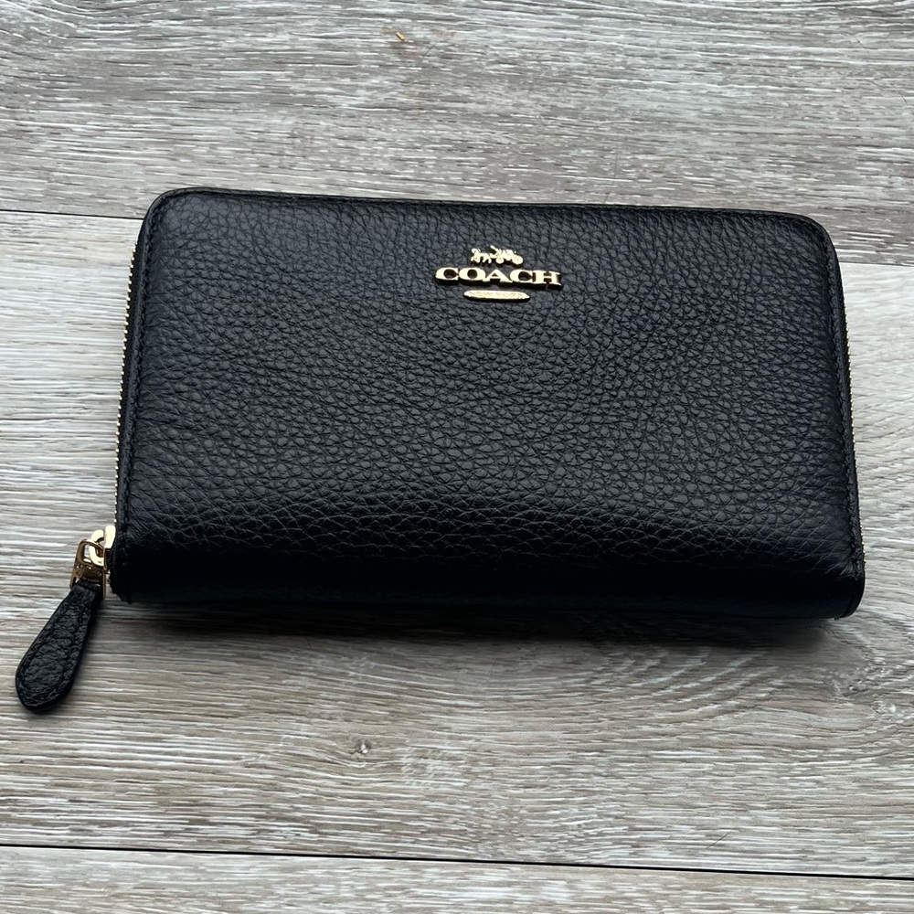 Coach medium ID zip wallet